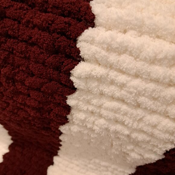 Handmade chenille blanket - Picture 3 of 14